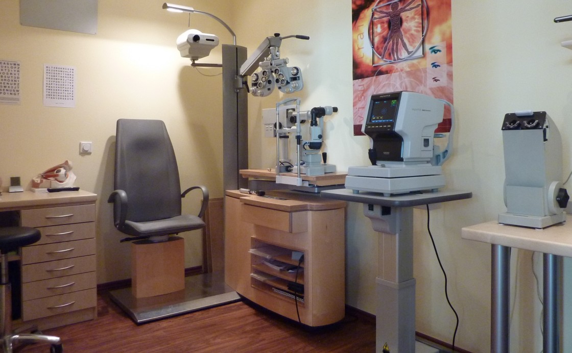 Sehtest im Ladengeschäft bei Sehland Optik in Essen