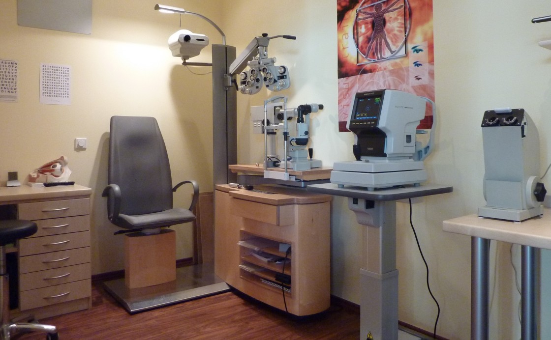 Sehtest im Ladengeschäft bei Sehland Optik in Essen